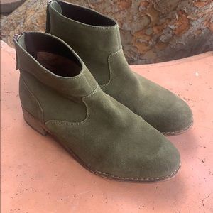 Sketchers Suede Booties!!!